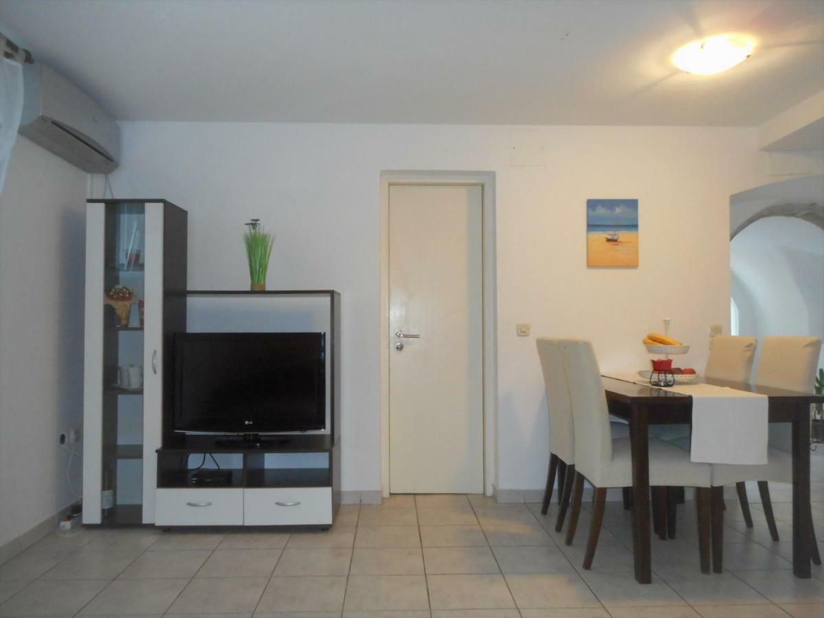 Sara Apartmán *
