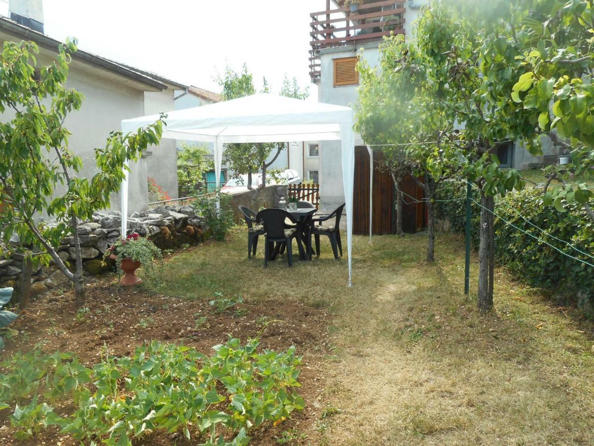 Apartman Sara *